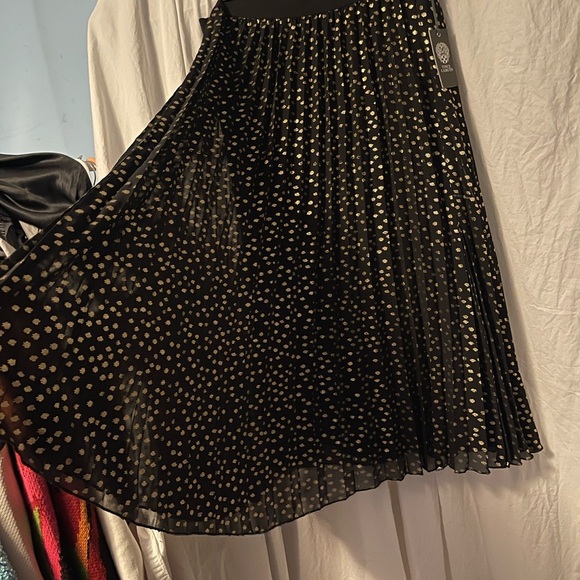 Vince Camuto Pleated Chiffon Foil Dot Midi Skirt - Size L, Black with Gold Dots - Picture 4 of 7